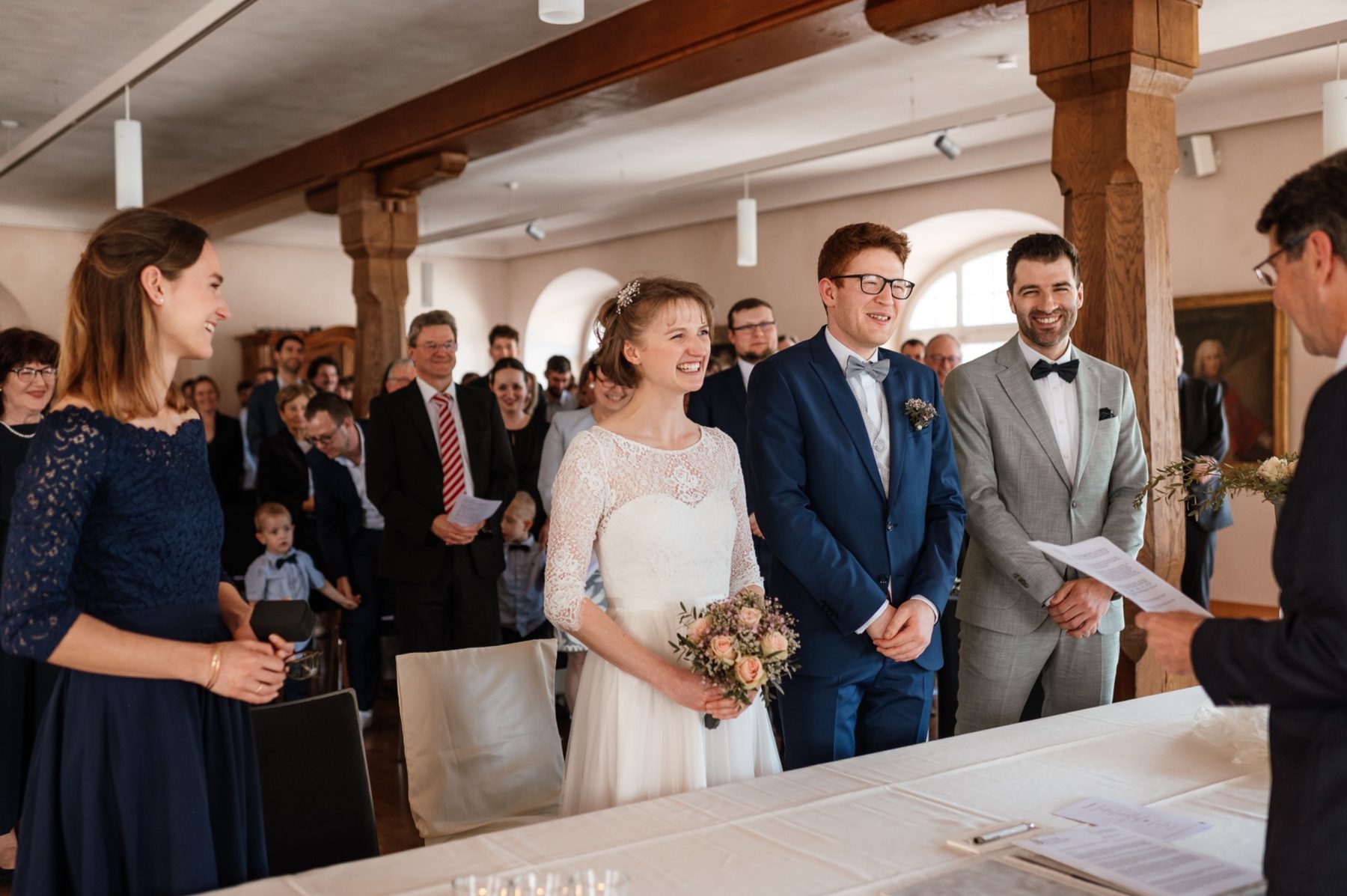 Clara und Andreas nach ihrer standesamtlichen Trauung im Rathaus Ettenheim
