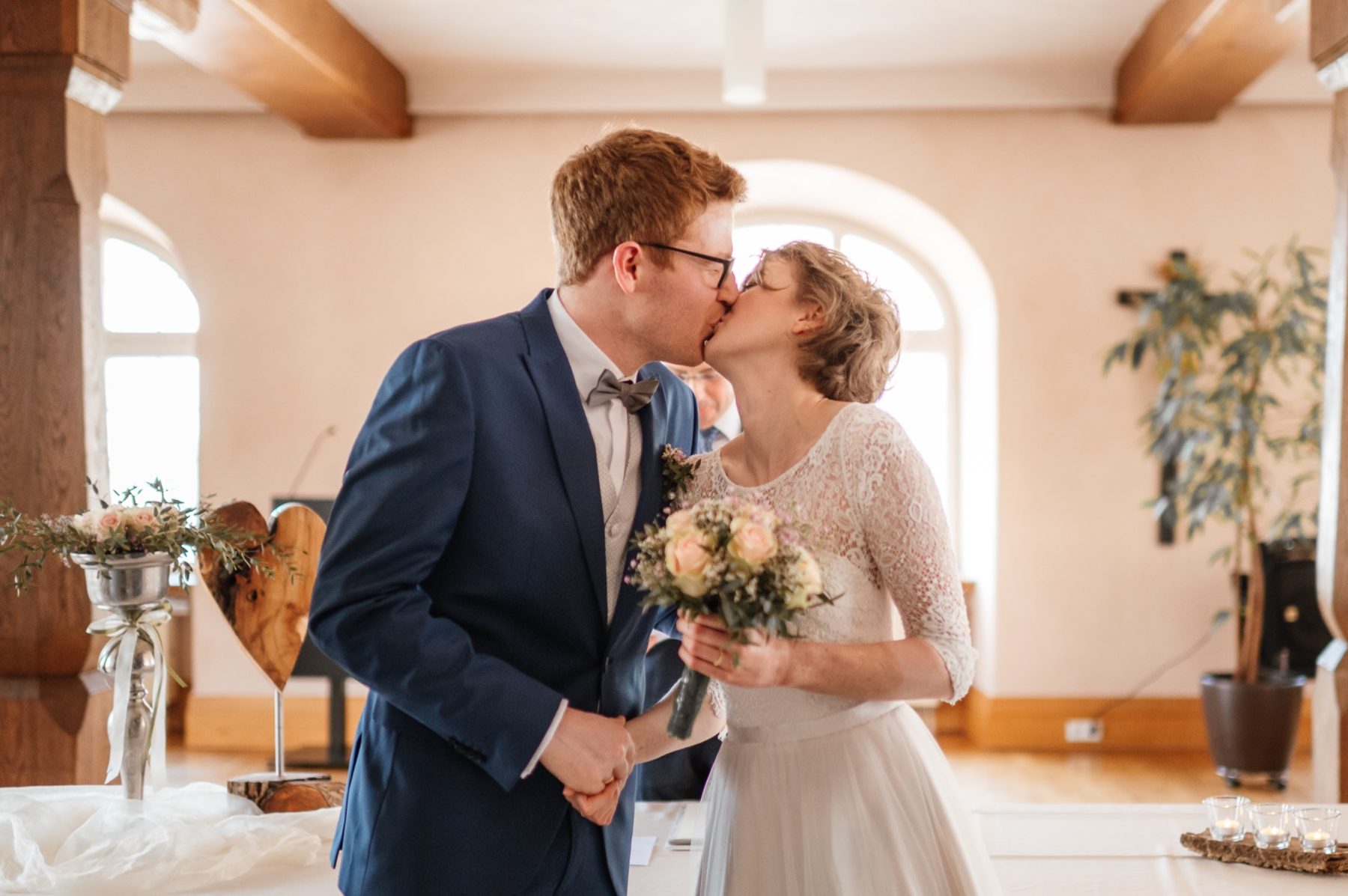 Stimmungsvolles Portrait des Brautpaares Clara und Andreas bei ihrer Hochzeit in Ettenheim