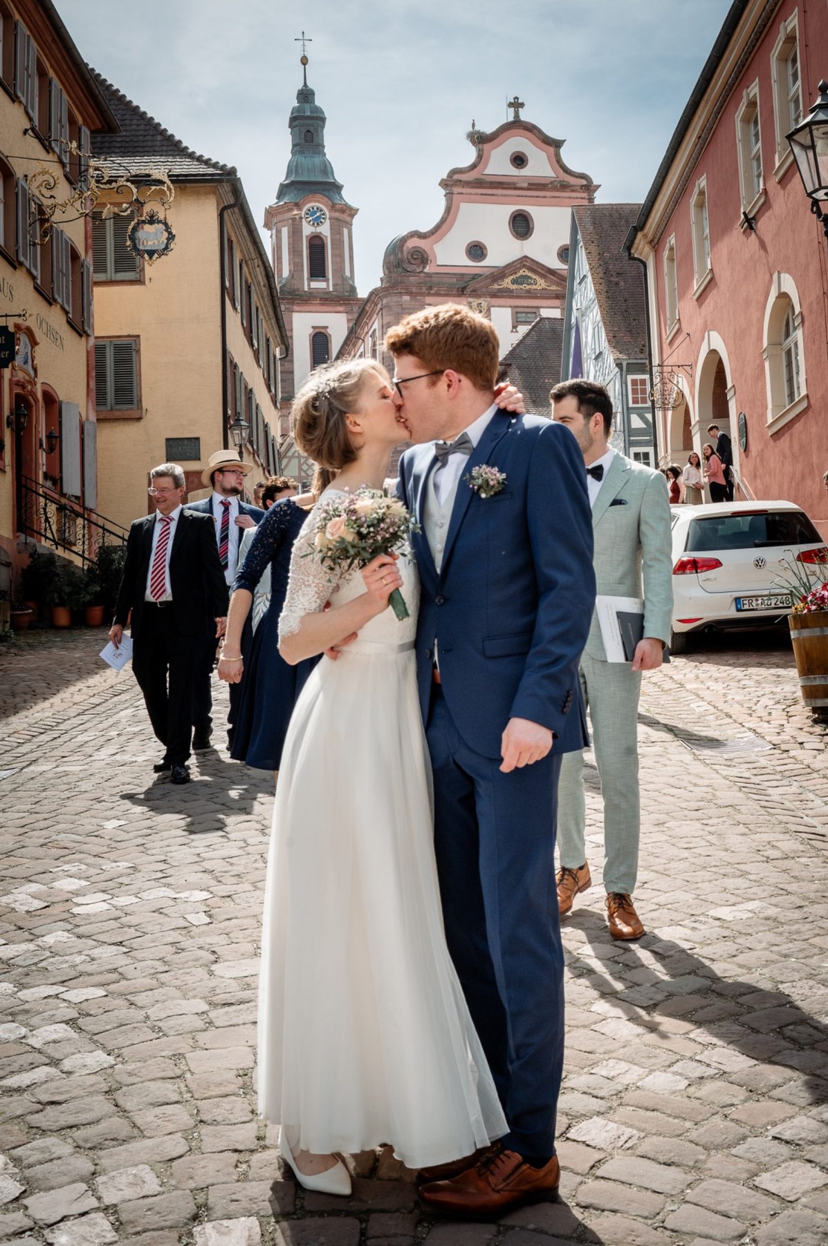Fröhliche Hochzeitsgäste bei der Feier von Clara und Andreas in der Ortenau