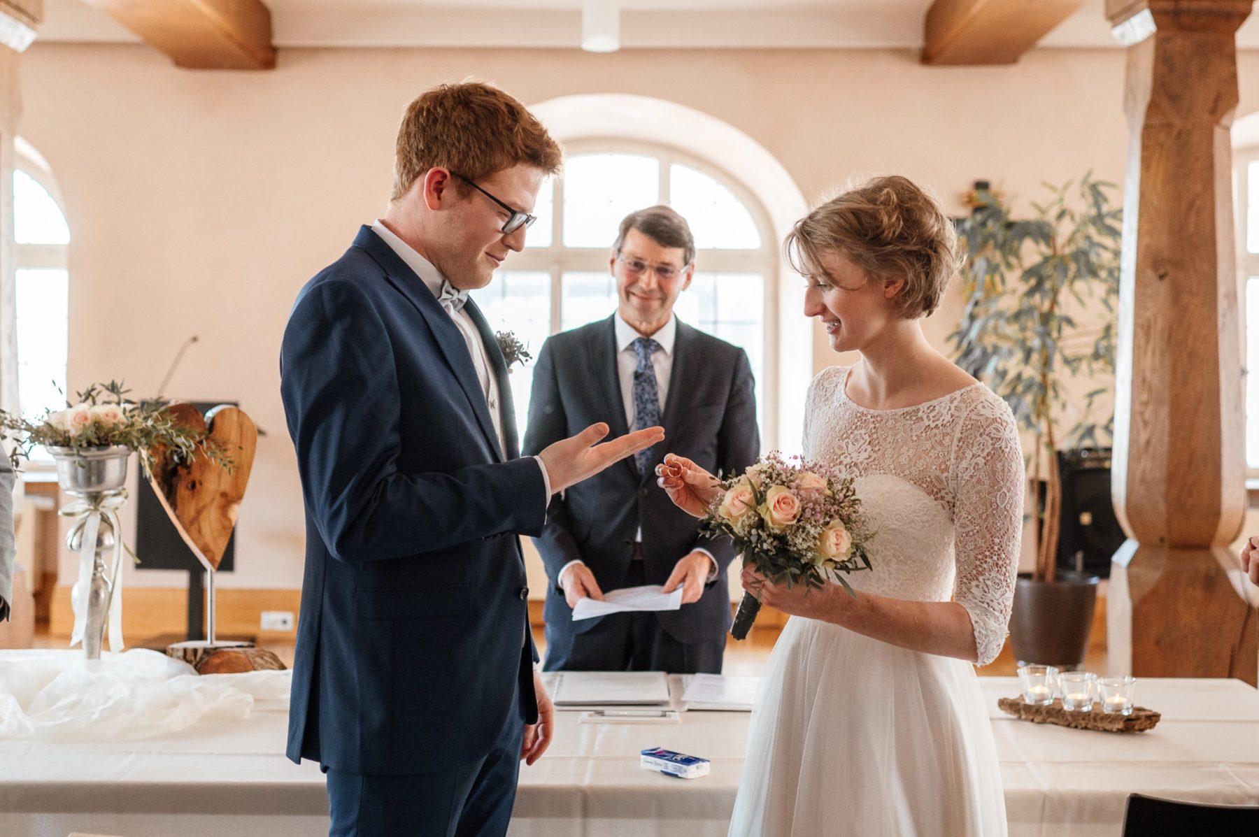 Elegantes Paarfoto von Clara und Andreas bei ihrer Hochzeit in der Ortenau