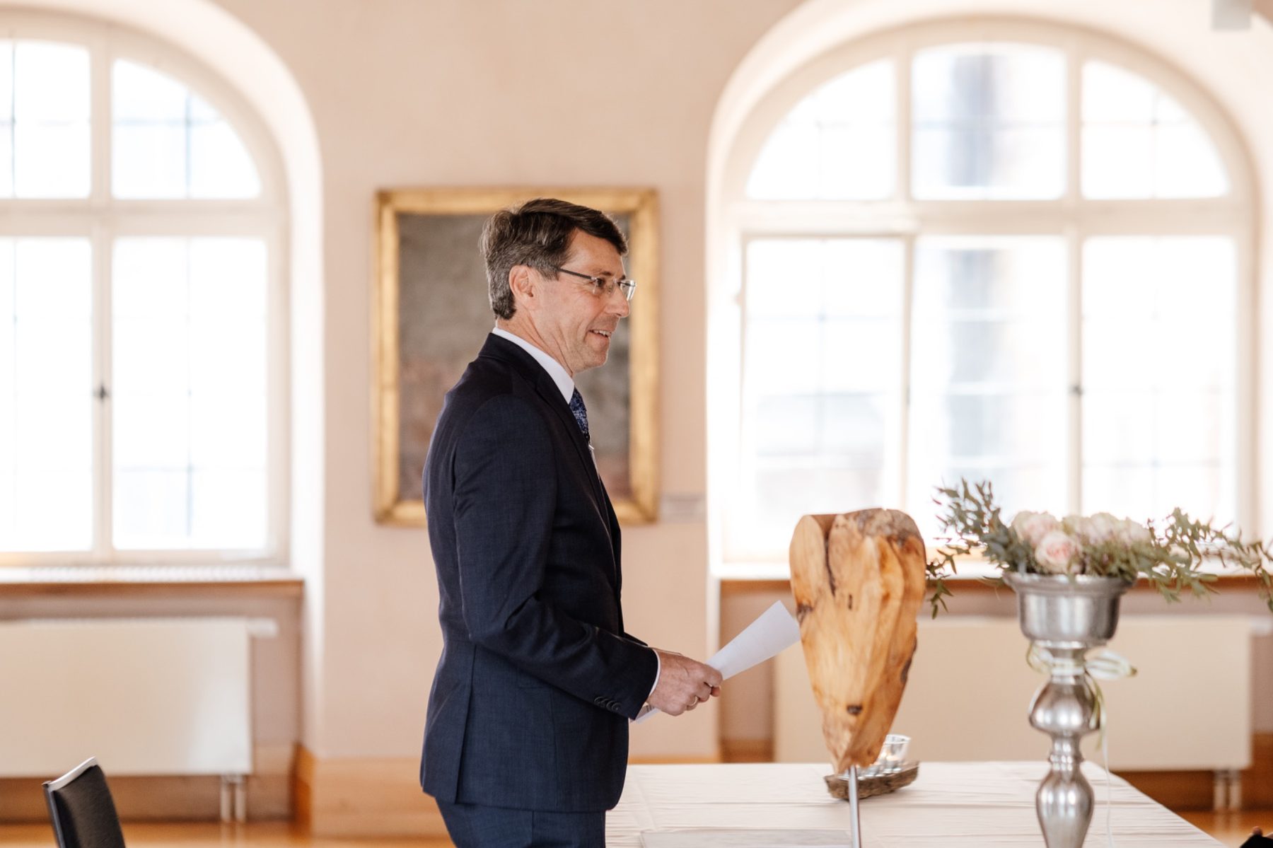 Ringwechsel bei der standesamtlichen Trauung von Clara und Andreas im Rathaus Ettenheim