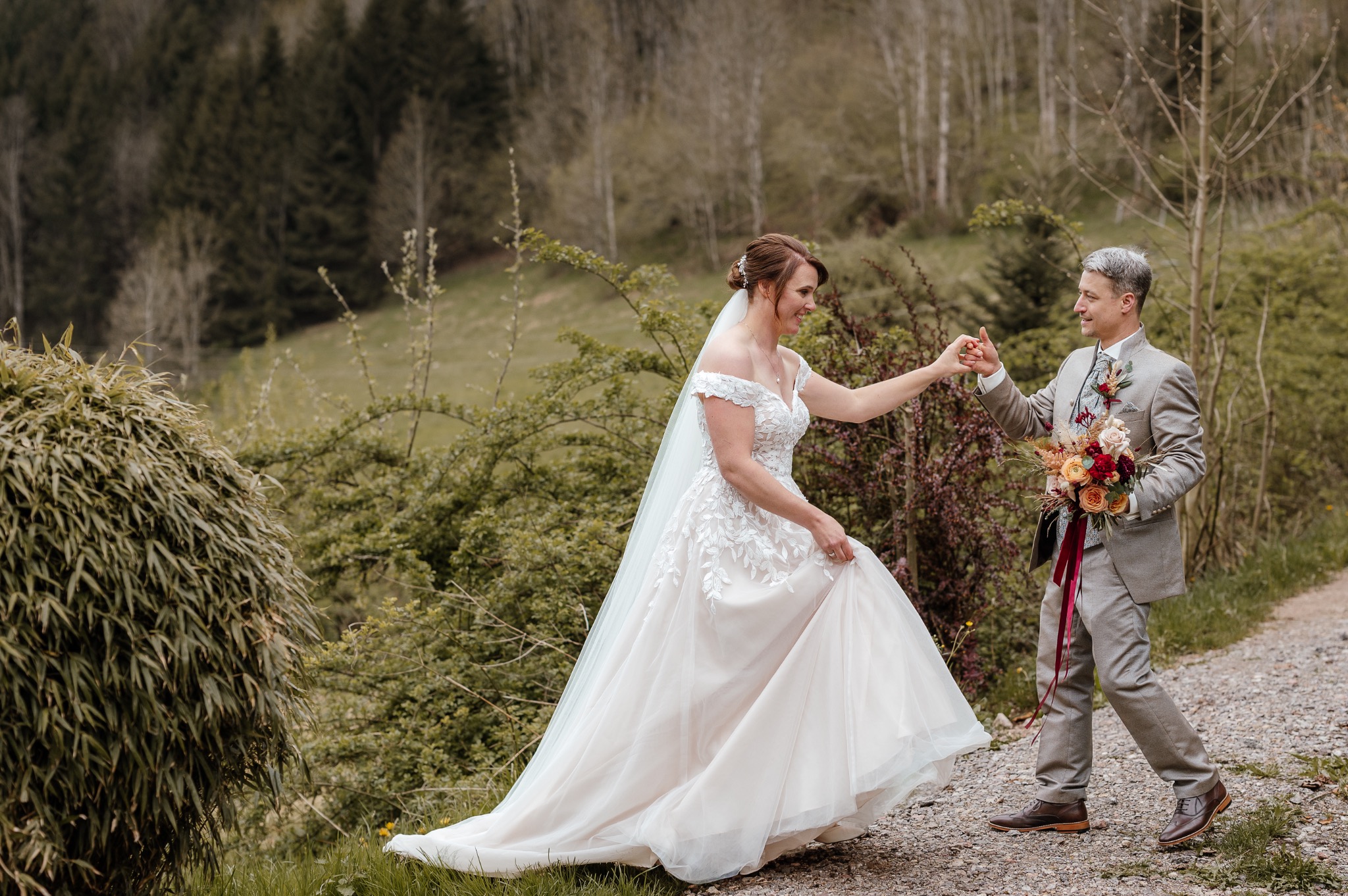 Hochzeit Schwarzwald Ortenau – Brautpaar bei freier Trauung