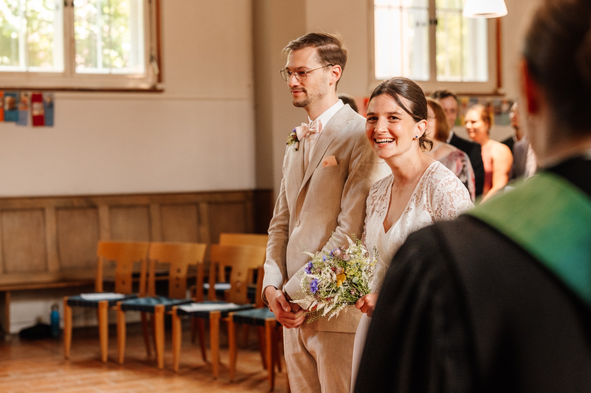 Kirchliche Trauung Freiburg – natürliche Hochzeitsfotos