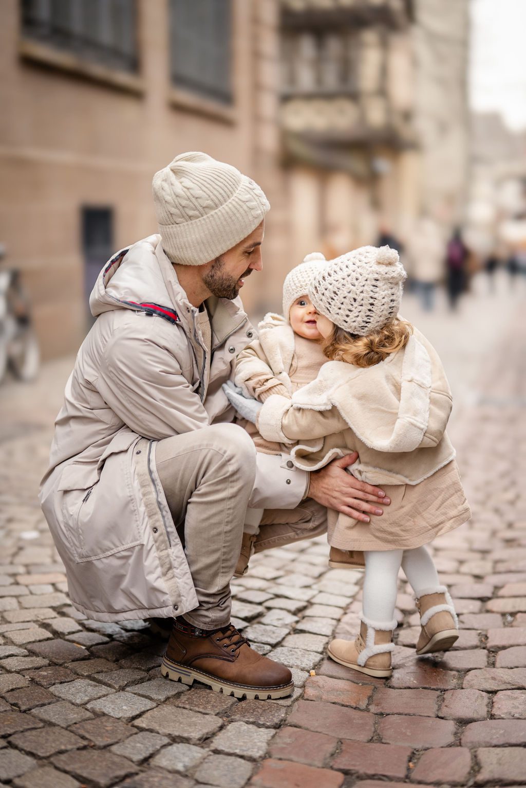 Mutter, Vater und Kinder – natürliche Familienfotografie in Strasbourg