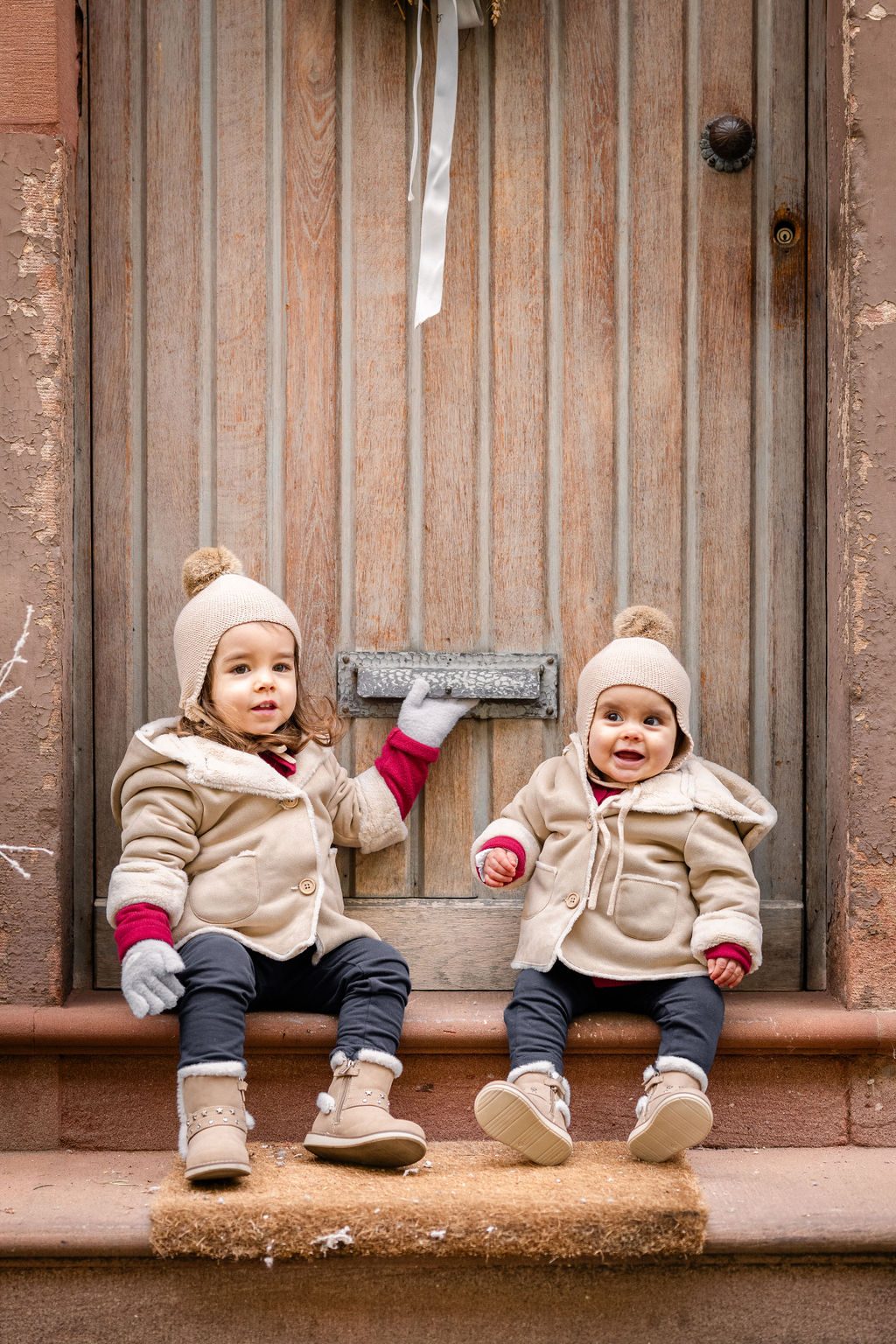 Familienportrait in der Altstadt von Strasbourg zur Weihnachtszeit