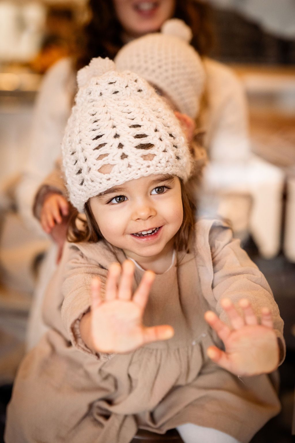 Besonderer Moment zwischen Kind und Vater im Winter in Strasbourg