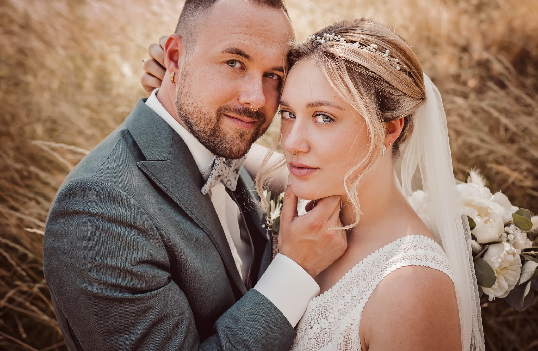 Hochzeitspaar im natürlichen Licht