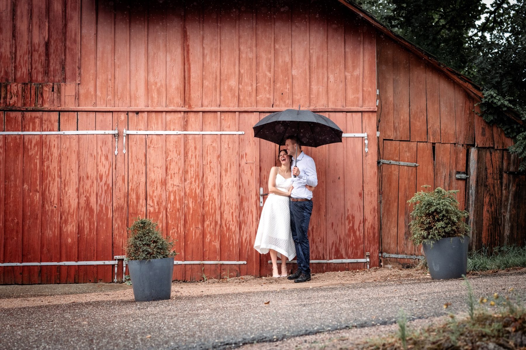 Lachen in der Natur – Paarshooting Weingut Durbach