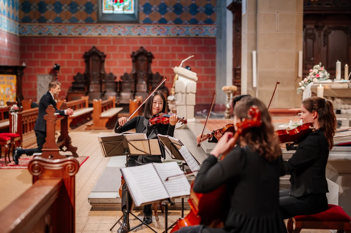 Astoria Artists begleiten die kirchliche Trauung in Gengenbach