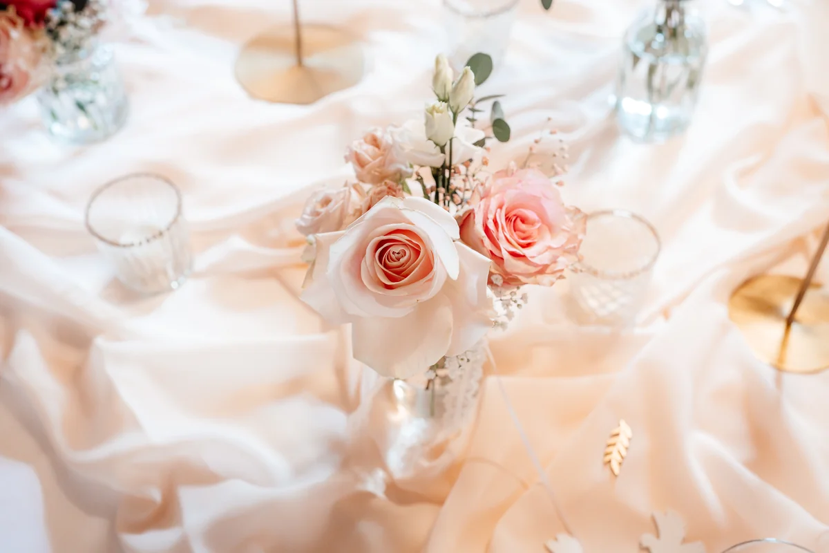 Blumendetail bei der Hochzeitsfeier im Rebstock Durbach
