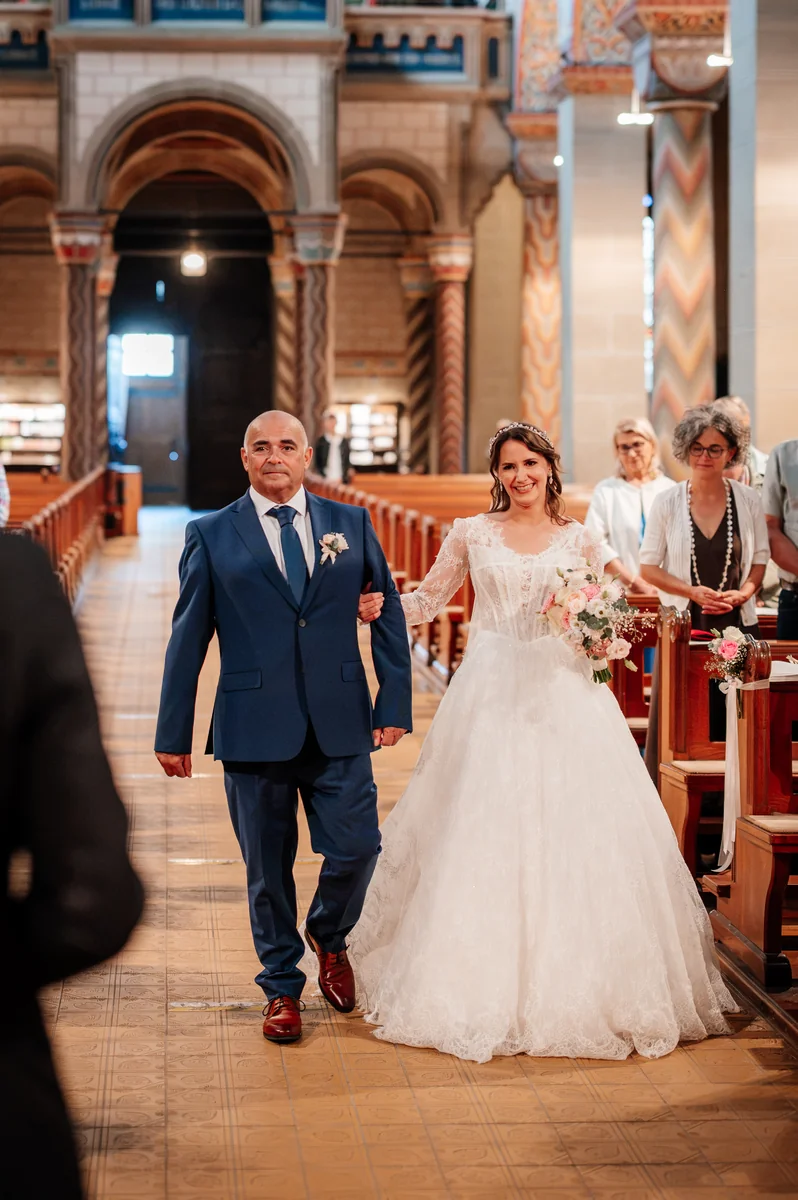 Sandra und Matthias beim Einzug in die Stadtkirche St. Marien
