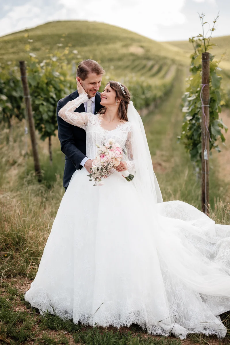Sandra und Matthias beim Brautpaarshooting in den Weinbergen von Durbach