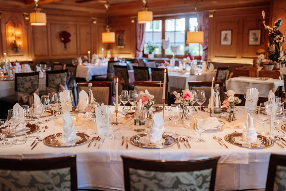 Festliche Tischdekoration im Restaurant Rebstock Durbach