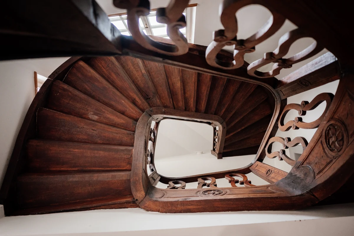Historische Holztreppe im Billett’schen Schlösschen