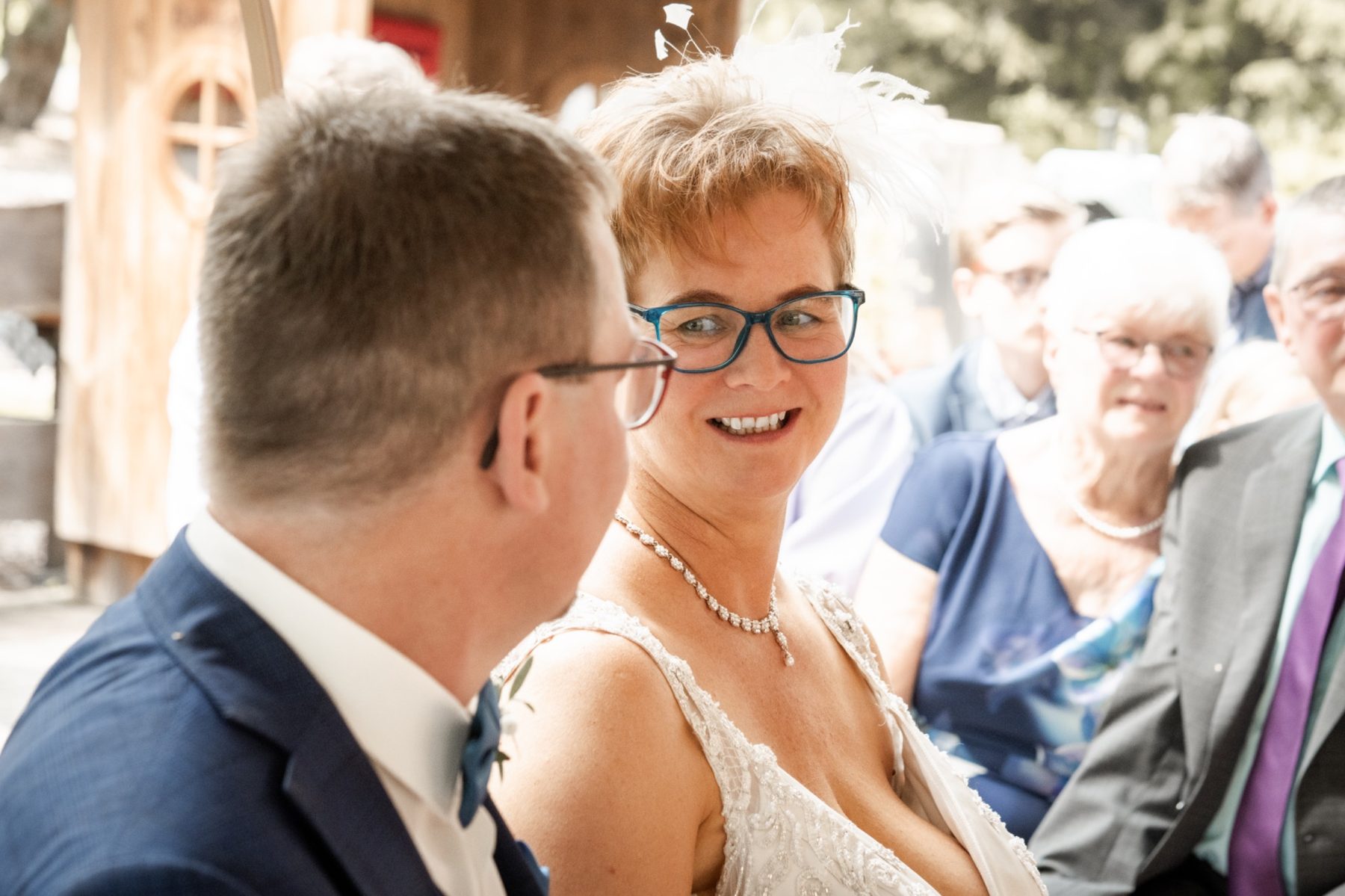 Brautpaarshooting auf dem Golfplatz am Öschberghof in Donaueschingen mit Golfcart