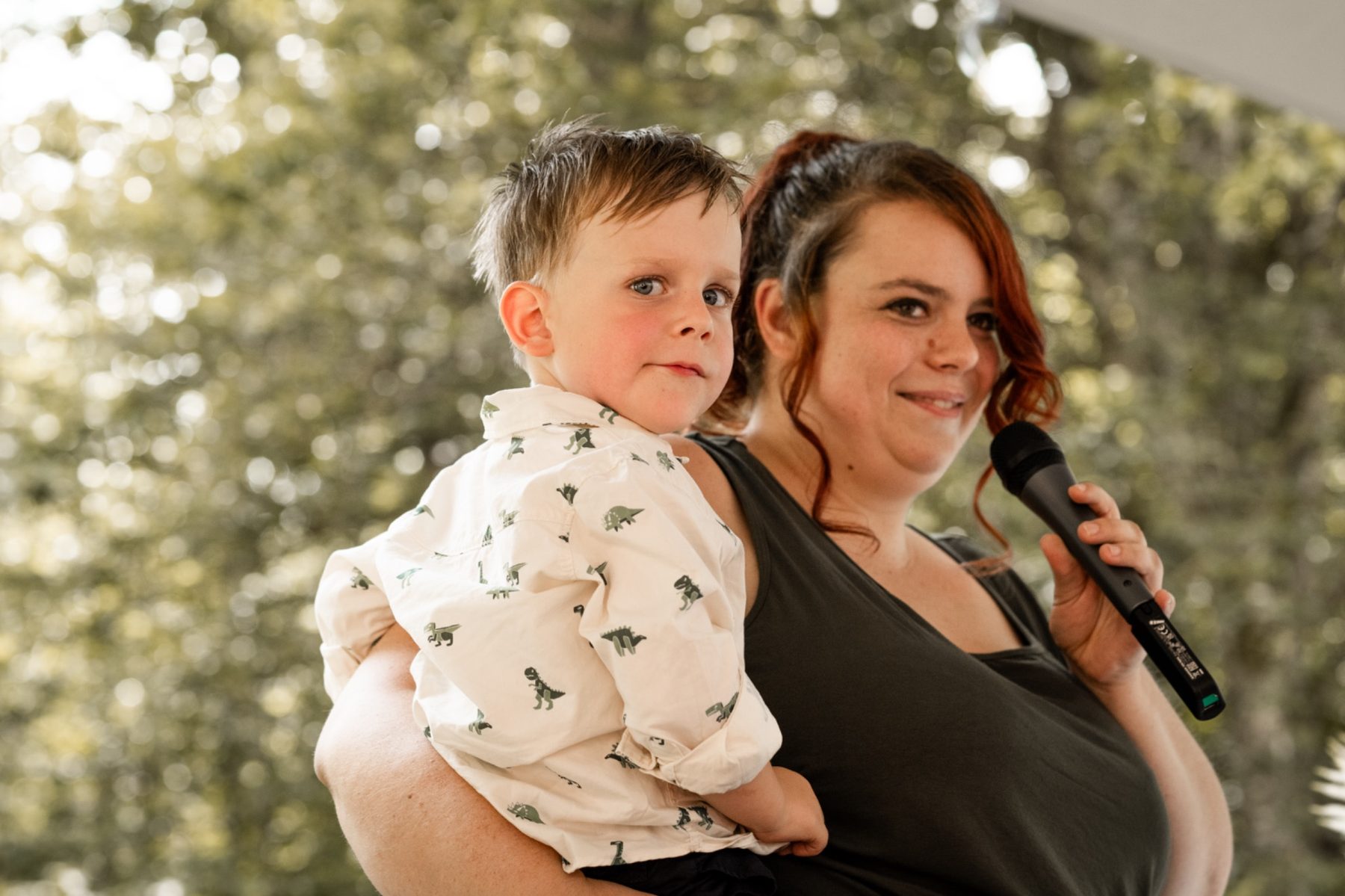 Hochzeitsfotografin beim Brautpaarshooting auf dem Golfplatz des Öschberghofs