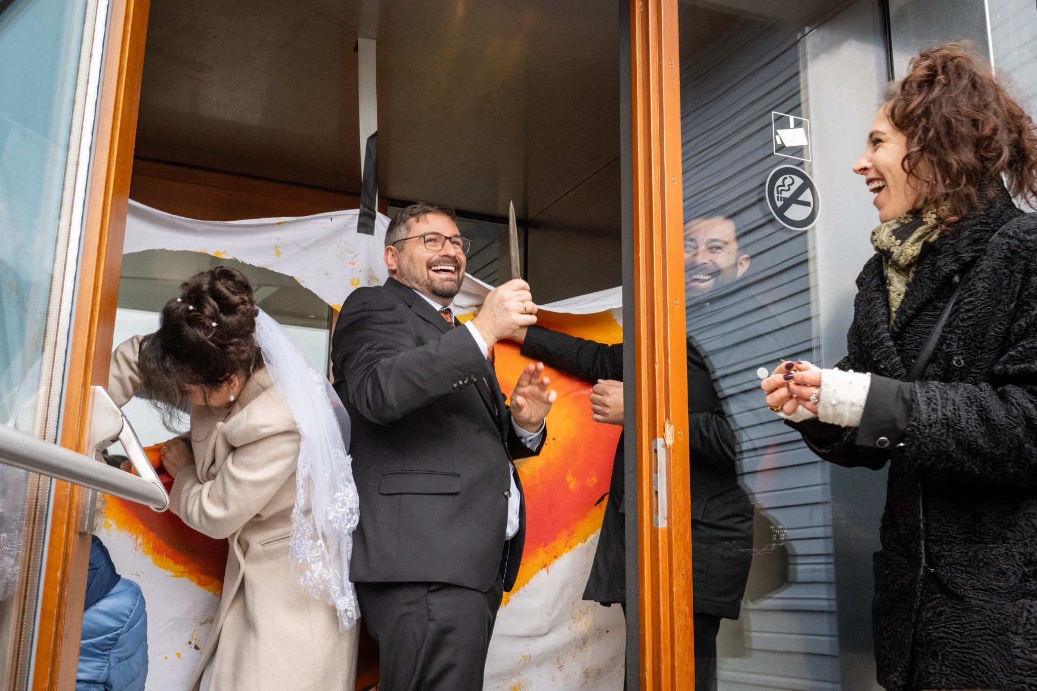 Gäste beim Abendessen im Kultur & Bürgerhaus Denzlingen – Hochzeit Tara und Konstantin