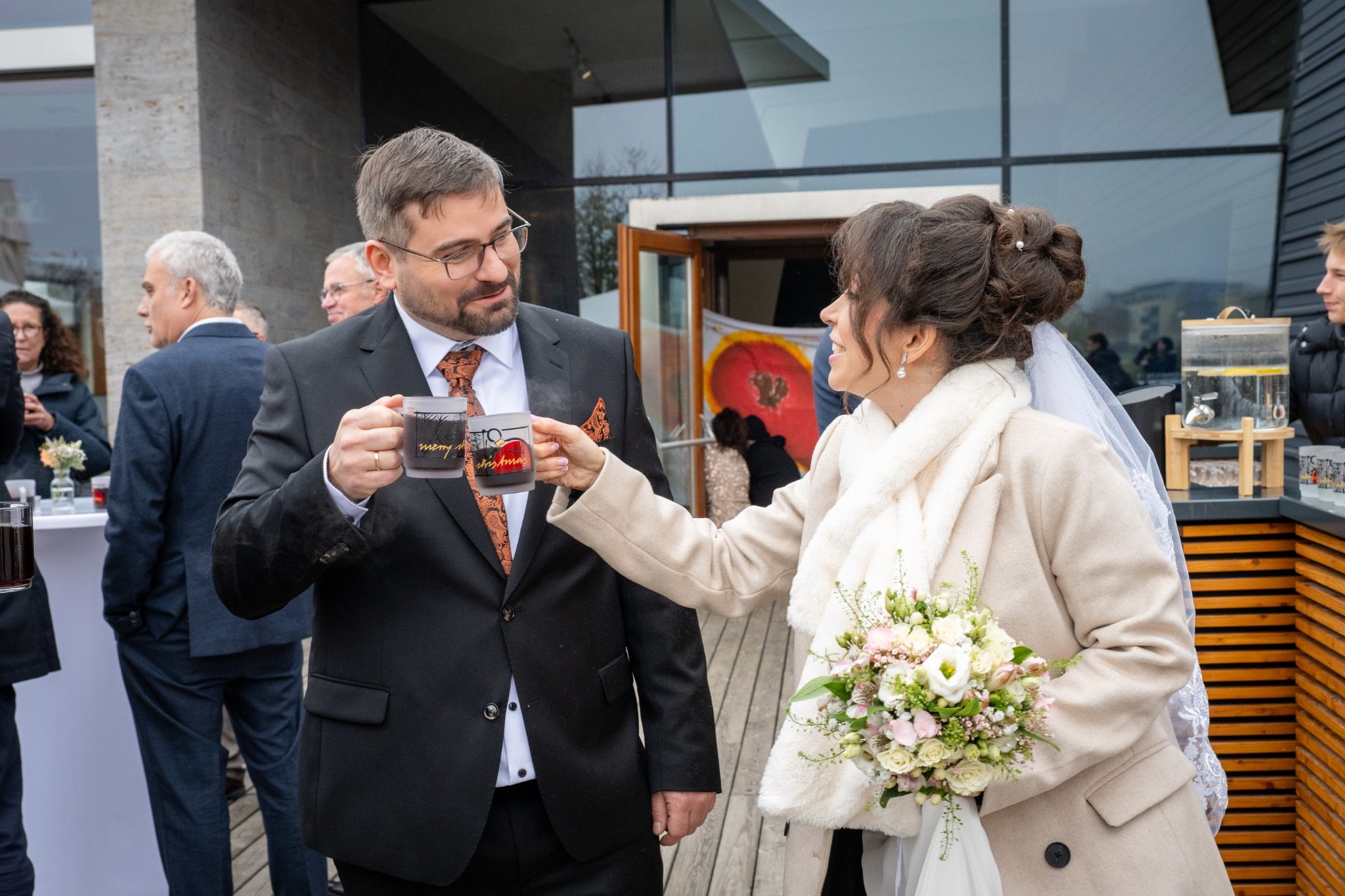 Beginn des Dinners im Kultur & Bürgerhaus Denzlingen – Hochzeitsfeier Tara und Konstantin