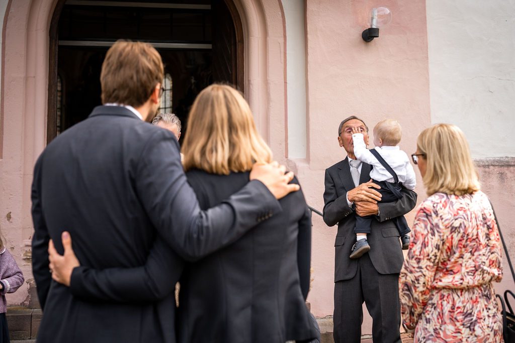 Geschwister in der Kirche – Taufreportage Bollschweil