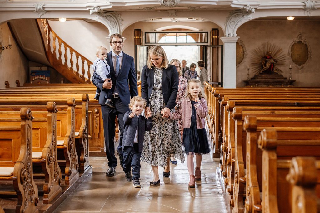 Mutter mit Baby Portrait – Taufreportage Bollschweil