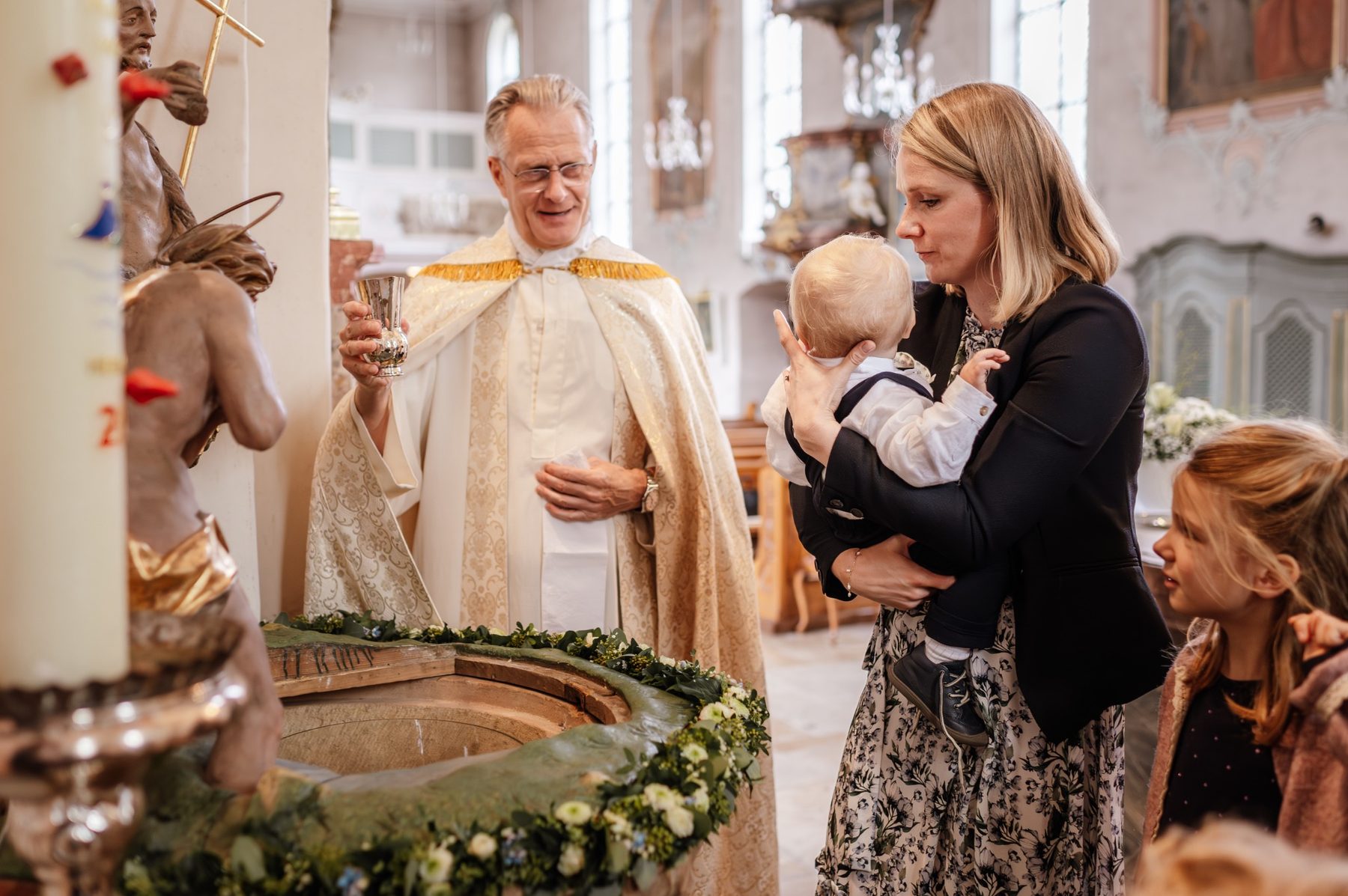 Taufreportage in der Kirche St. Ulrich Bollschweil – Isabela Campos