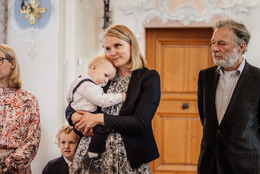 Taufgesellschaft draußen – St. Ulrich Bollschweil