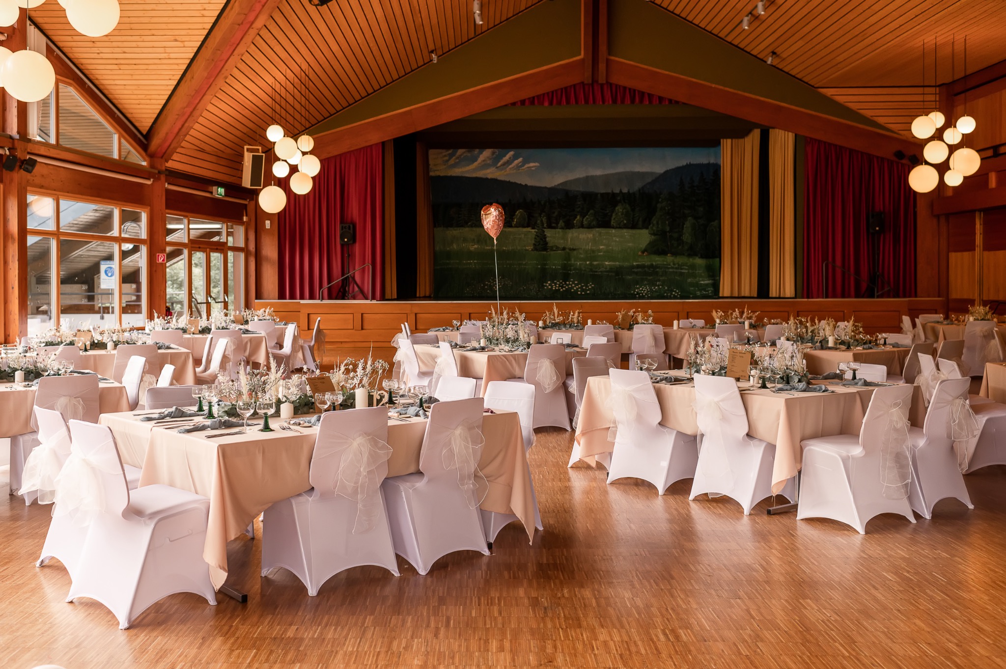 Brautpaar Schwarzwald – kirchliche Hochzeit Emotionen